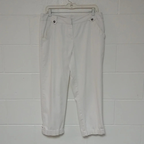 Worthington White, Soft, Cuffed, Midrise, Stretch Capri's - Picture 1 of 9